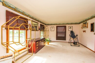 004-Living_Room-1693597-medium