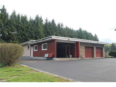 Parking Lot/Garage