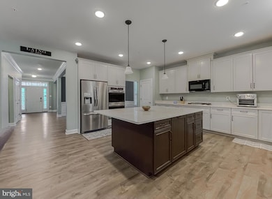 23381 Lilliflora Dr, California, MD 20619 - photo 4