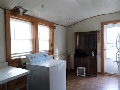 203 Kendall Ave S, Thief River Falls, MN 56701 - photo 7