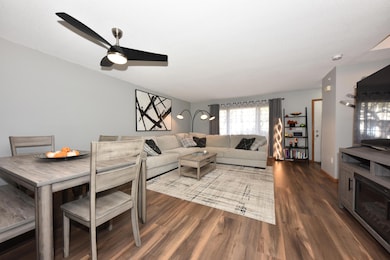 10152 W Whitnall Edge Dr unit E, Franklin, WI 53132 - photo 6