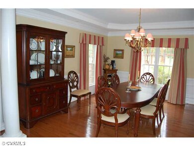 Dining Room - Hardwood floors, 10 foot tray ceilin