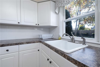 25 Honeysuckle Rd, Warwick, RI 02888 - photo 4