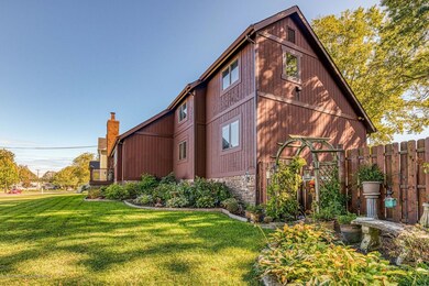 70 Algonquin side exterior