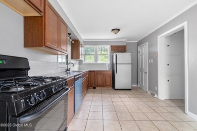 304 S Ten Broeck St, Schenectady, NY 12302 - photo 4