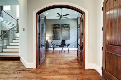 1507 Marshall St, Houston, TX 77006 - photo 3