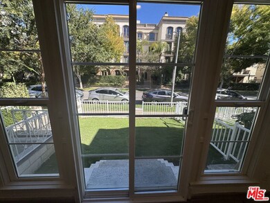 133 S Crescent Dr unit 1, Beverly Hills, CA 90212 - photo 2