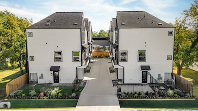 719 Thornton Rd unit A, Houston, TX 77018 - photo 2