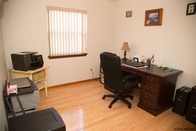 1912 Cambridge Manor Dr, Schenectady, NY 12302 - photo 7