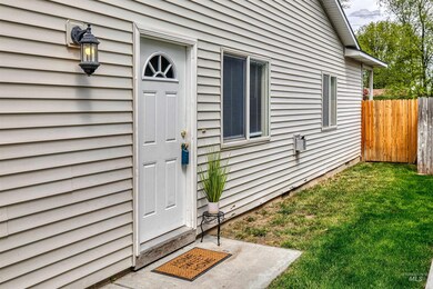 926 S Diamond St, Nampa, ID 83686 - photo 2
