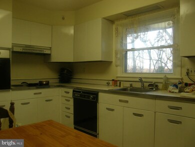 7316 Lois Ln, Lanham, MD 20706 - photo 4