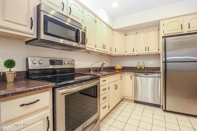 351 Pemberwick Rd unit 403, Greenwich, CT 06831 - photo 6