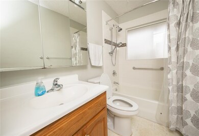 4553 Jonathan Ln NW, Cedar Rapids, IA 52405 - photo 6