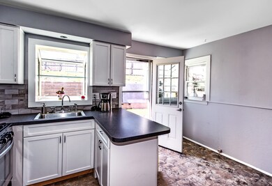 Eat in Kitchen area