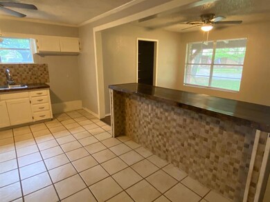 1014 Davis St, Cleburne, TX 76033 - photo 5