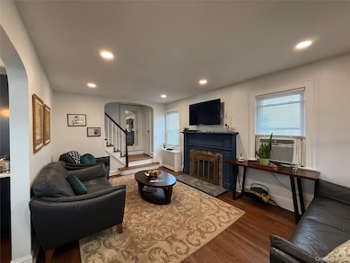 204 N Grove St, Valley Stream, NY 11580 - photo 3