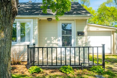 251 N Brooks St, Columbus, IN 47201 - photo 2