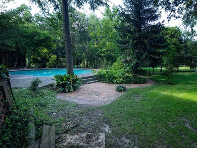 2205 Pine Dr, Friendswood, TX 77546 - photo 4