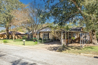 143 Machemehl Dr, Bellville, TX 77418 - photo 4