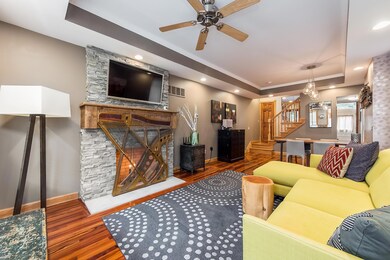 r 27 E 2nd Ave001