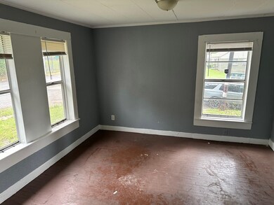 Empty room with crown molding