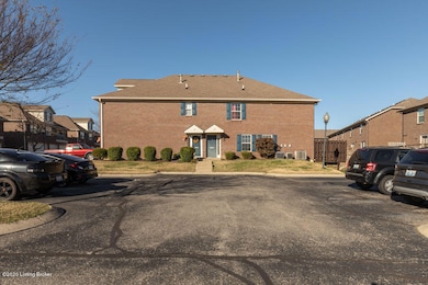 8334 Grand Trevi Dr, Louisville, KY 40228 - photo 3