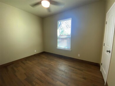 105 Sabine Ave unit A, Cleburne, TX 76031 - photo 6