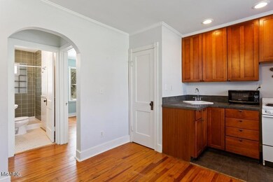 06_15657Lakeshore_13_177002_Kitchen_LowR
