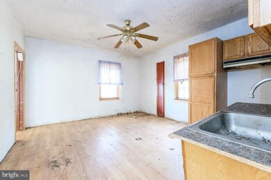 11615 Laurel Bowie Rd, Laurel, MD 20708 - photo 5