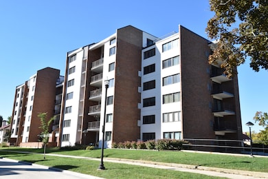 East Park Towers unit 1CN, Racine, WI 53403 - photo 2