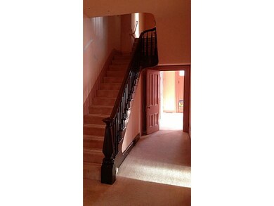 Entry/Foyer.