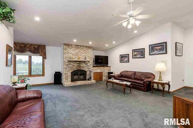 6015 Wisconsin Ave, Davenport, IA 52806 - photo 5