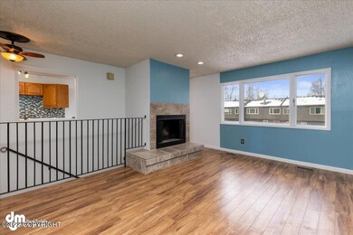 04-Living Room 20220311-DW-1715