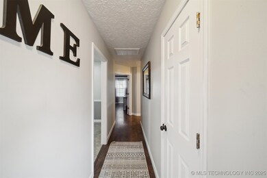 1504 Heather Ct, Pryor, OK 74361 - photo 4