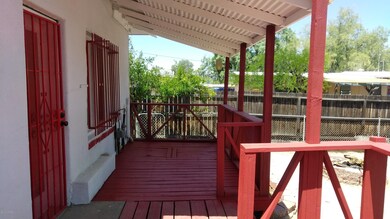 Another relaxing porch...