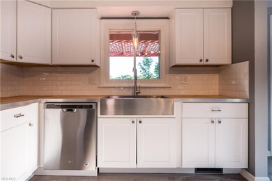 22320 Sandalwood Rd, Bedford, OH 44146 - photo 7