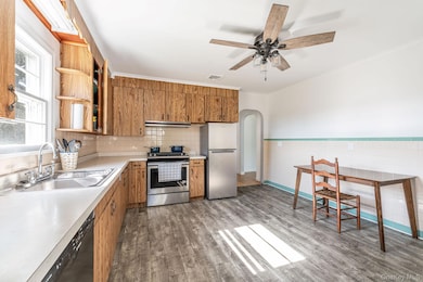 585 Peconic Ln, Peconic, NY 11958 - photo 7