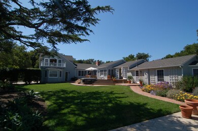1-Vieew of backyard
