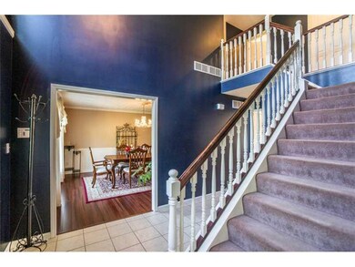 Entry/Foyer.
