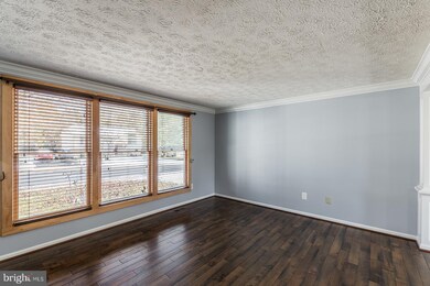 22224 Stablehouse Dr, Sterling, VA 20164 - photo 5