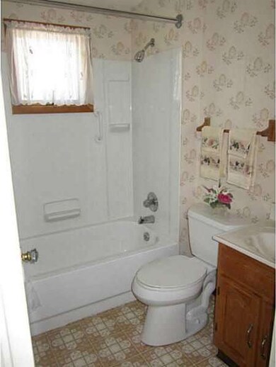Bathroom. Lower