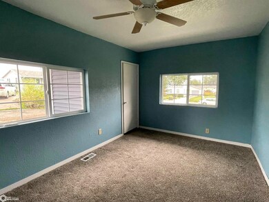 307 N 15th St, Marshalltown, IA 50158 - photo 6