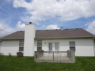 10067 Long Meadow Dr, Fishers, IN 46038 - photo 2