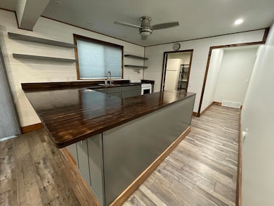 Kitchen w/raised countertops