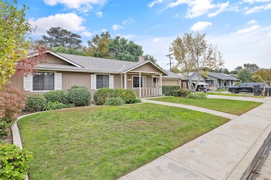 2215 E Myrtle Ct, Visalia, CA 93292 - photo 2