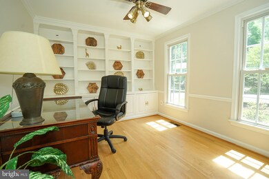 12208 Lake James Dr, Herndon, VA 20171 - photo 6