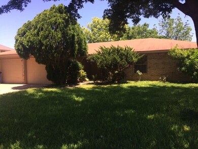 1504 Wildrose Ln, Laredo, TX 78041 - photo 5