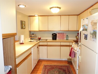 7 Winding Brook Dr unit 7, South Burlington, VT 05403 - photo 2