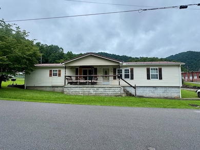 158 Caloric Rd, Mullens, WV 25882 - photo 3