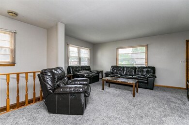 2813 J St SW, Cedar Rapids, IA 52404 - photo 4